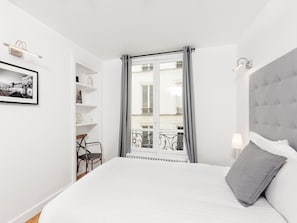 4 bedrooms, desk, iron/ironing board, free WiFi