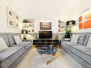 TV - LivinParis | Luxury AC 4 Bedrooms Opera Lafayette II (Paris)