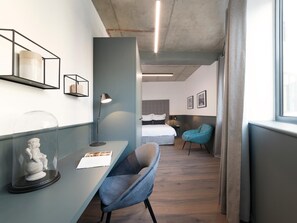 3 habitaciones, escritorio, tabla de planchar con plancha y wifi gratis 