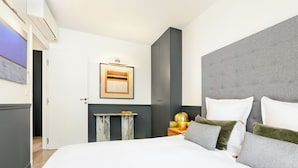 2 bedrooms, iron/ironing board, free WiFi, bed sheets - LivinParis | Luxury AC 2 Bedrooms Le Louvre - Sacré Cœur View (Paris)