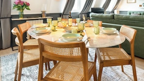 Dining - LivinParis | Luxury AC 2 Bedrooms Le Louvre - Sacré Cœur View (Paris)