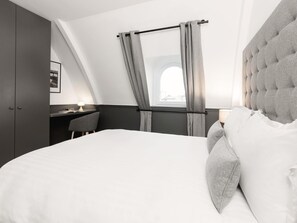 2 bedrooms, iron/ironing board, free WiFi, bed sheets - LivinParis | Luxury AC 2 Bedrooms Le Louvre - Sacré Cœur View (Paris)