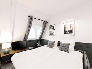 2 bedrooms, iron/ironing board, free WiFi, bed sheets - LivinParis | Luxury AC 2 Bedrooms Le Louvre - Sacré Cœur View (Paris)