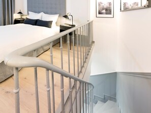 4 bedrooms, desk, iron/ironing board, free WiFi