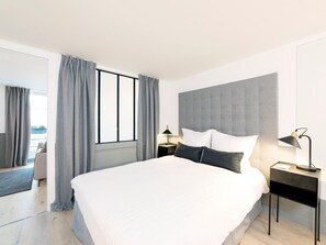 4 bedrooms, desk, iron/ironing board, free WiFi