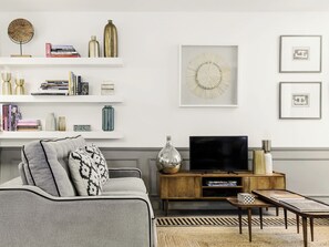 Unclassified image, 2 of 24, button - LivinParis | Luxury 3 Bedrooms Le Marais II (Paris)