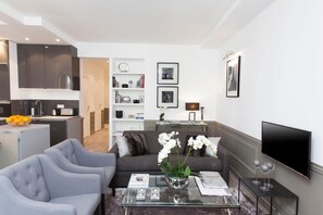 Smart TV - LivinParis | Luxury 3 Bedrooms Grand-Boulevard I (Paris)