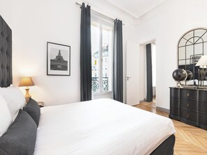 3 bedrooms, desk, iron/ironing board, free WiFi