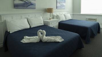 Camera Classic | Copriletto in piuma, materassi a doppio strato, postazione laptop