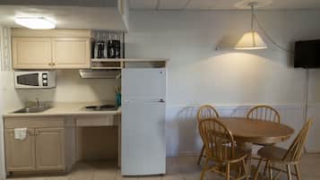 Chambre Double Deluxe | Coin cuisine privé | Mini réfrigérateur, micro-ondes, cafetière/bouilloire