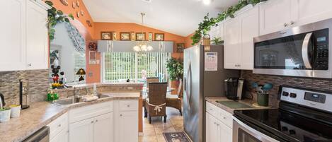 Kühlschrank, Mikrowelle, Geschirrspüler