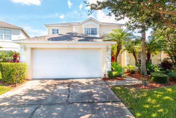 Exterior - Luxury villa with lake and conservation view  (Kissimmee)