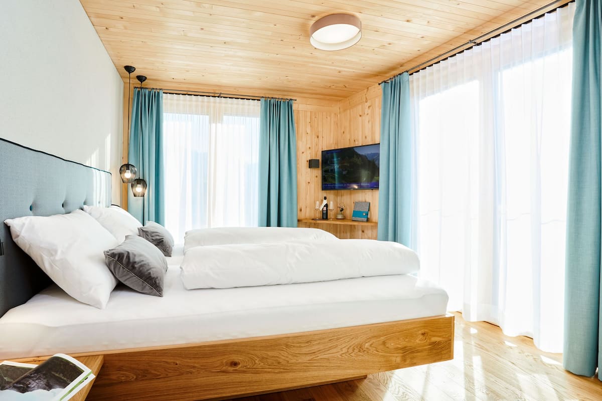1 slaapkamer, een kluis op de kamer, verduisterende gordijnen