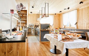 Petit déjeuner buffet