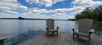 1818 Modern Farm House with Pool, Hot Tub and a large permanent dock on the lake