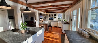 1818 Modern Farm House with Pool, Hot Tub and a large permanent dock on the lake