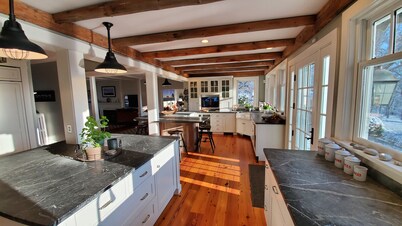 1818 Modern Farm House with Pool, Hot Tub and a large permanent dock on the lake