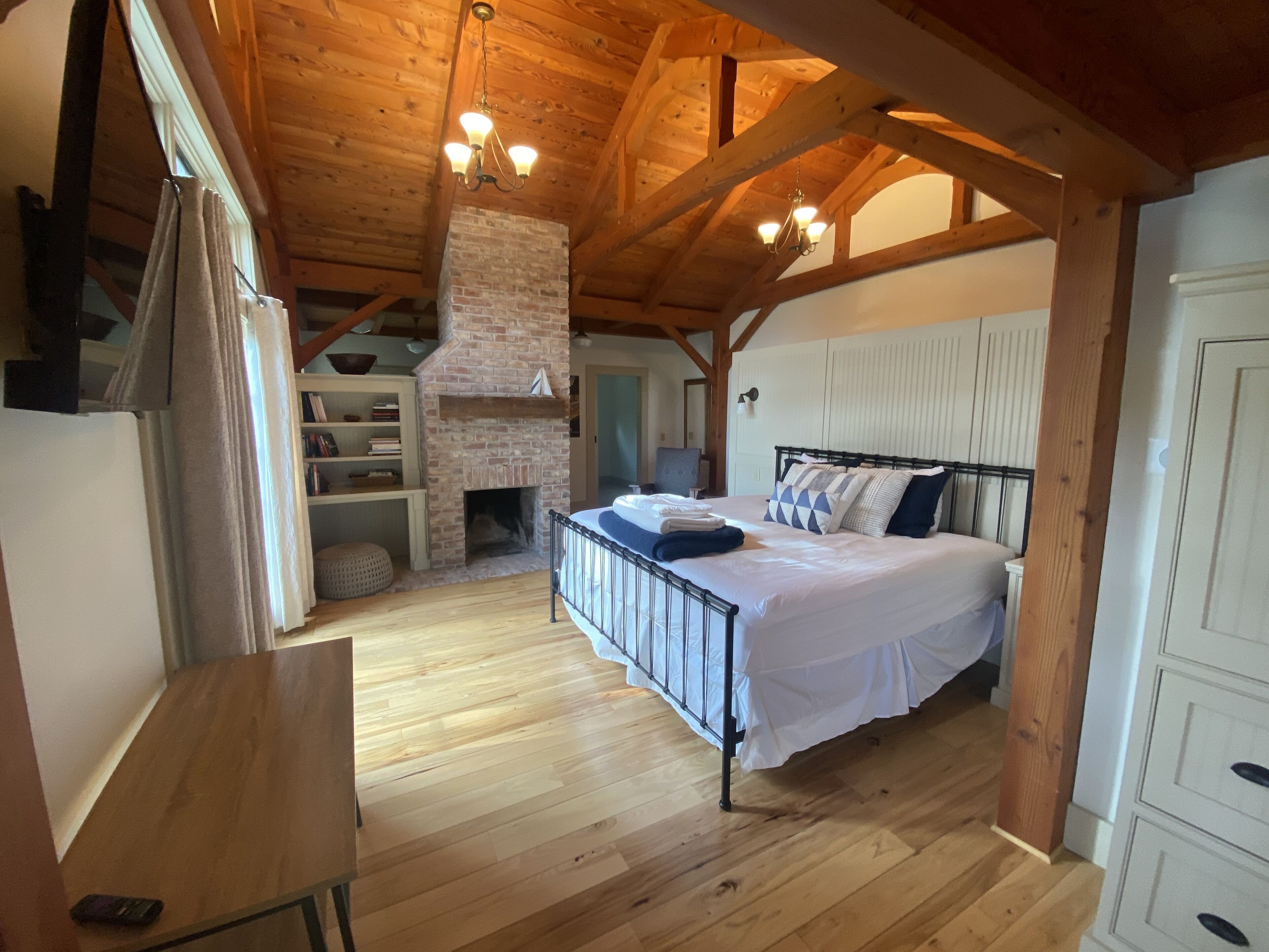 6 chambres, fer et planche à repasser, Wi-Fi, draps fournis