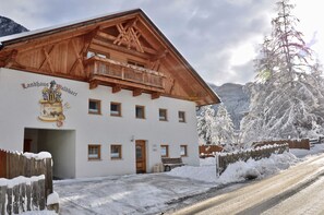 Exterior - Landhaus Waldhart - vacation with fireplace and view in the middle of the Ötztal (Umhausen)