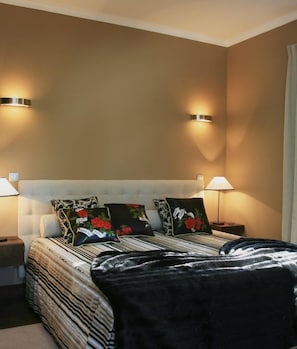 Superior Double or Twin Room | Blackout curtains, free cots/infant beds, free WiFi - Quinta da Pereira (Vila Flor)
