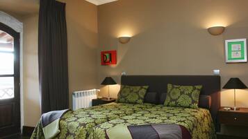 Quarto casal ou duplo standard | Cortinas blackout, berços grátis, Wi-Fi de cortesia