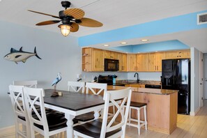 Dining - Gulf Shores 609: Sixth Floor Beach View 2 Bedroom 2 Bathroom Condo (Port Aransas)