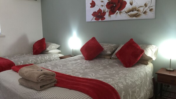 1 soverom, strykejern/-brett og sengetøy