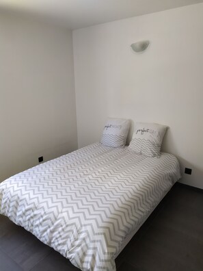 2 bedrooms, iron/ironing board, travel crib, free WiFi