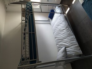 2 bedrooms, iron/ironing board, travel cot, free WiFi