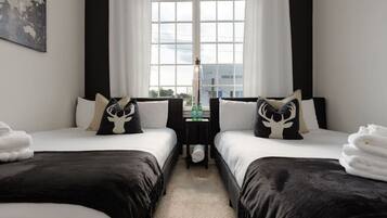 3 habitaciones, escritorio, tabla de planchar con plancha y wifi