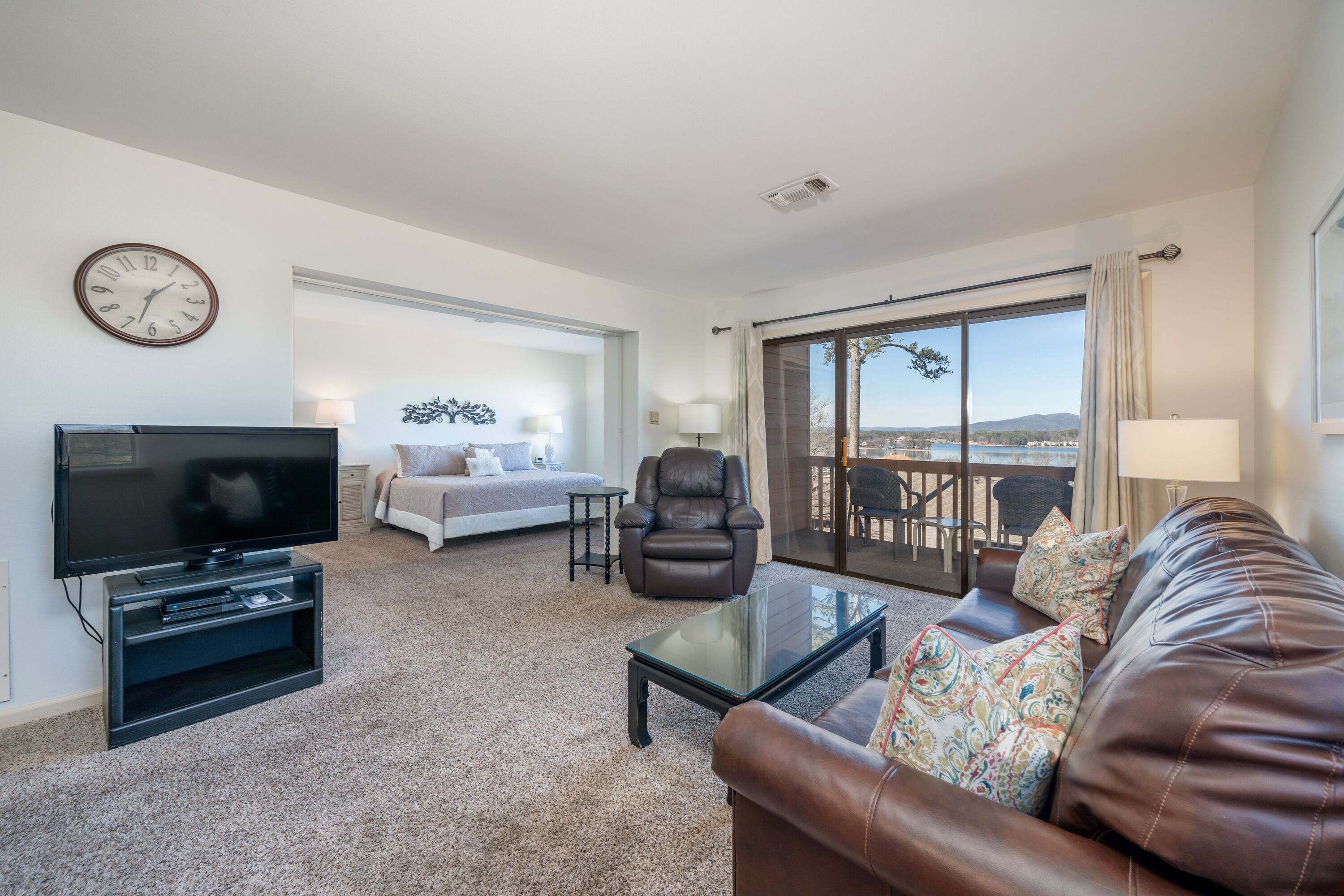 South Shore 1 Bdrm w/Amazing Amenities! Lake View! Mini-Golf!  HotTub!