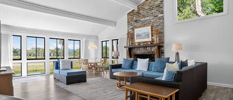 Una Smart TV, un reproductor de DVD