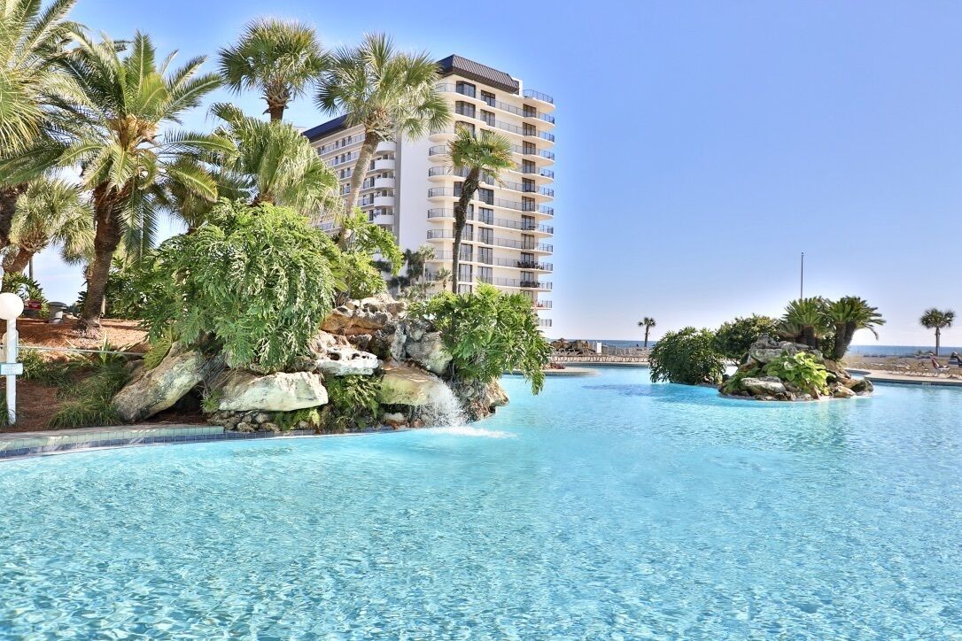 حمّام سباحة مُدفَّأ