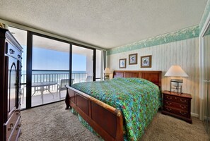 1 slaapkamer, een strijkplank/strijkijzer, internet, beddengoed