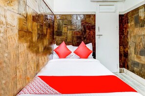 1 bedroom, bed sheets - OYO 64092 Hotel Dreamland (Mumbai)