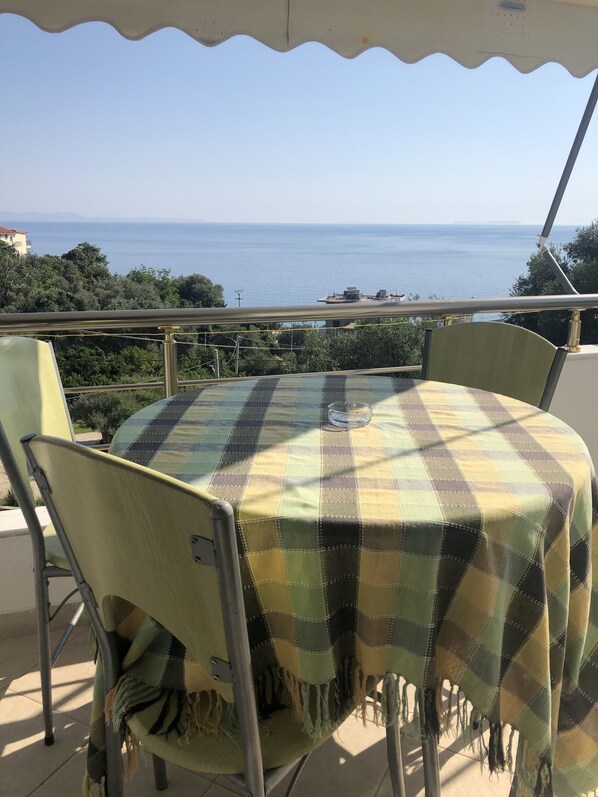 Departamento clásico, vista al mar | Vista del balcón