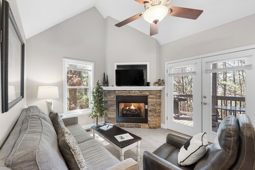 Lark’s Nest Mountain View – See Yonah Mountain from the Front Porch!