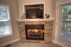 Interior - Lark’s Nest Mountain View – See Yonah Mountain from the Front Porch! (Helen)