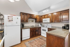 冰箱、微波炉、烤箱、炉灶