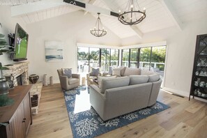 TV, fireplace, offices