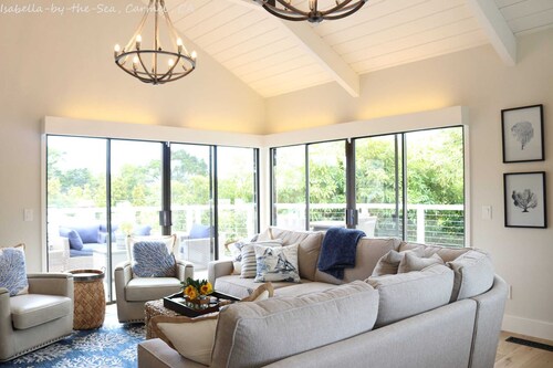 Isabella: Beautifully Remodeled Home Two Blocks from Carmel Beach