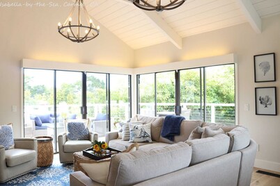 Isabella: Beautifully Remodeled Home Two Blocks from Carmel Beach