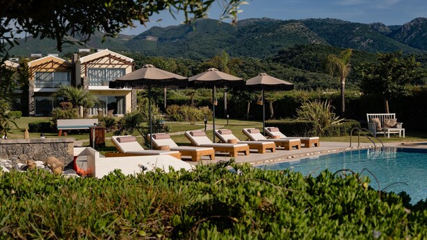 Seasonal outdoor pool, open 10:00 AM to 6:00 PM, pool umbrellas - Restia (Corfu)