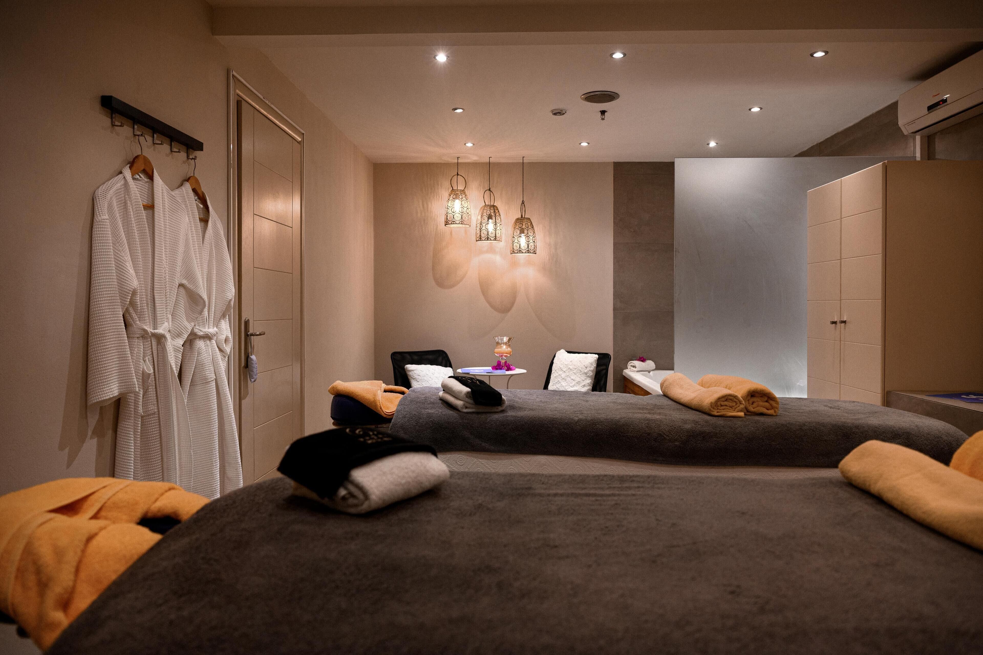 Couples treatment rooms, Turkish bath, body treatments, hydrotherapy