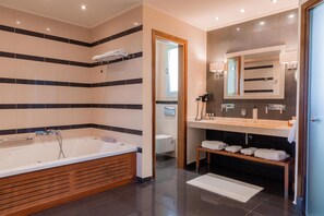 Premium Suite | Bathroom - Restia (Corfu)