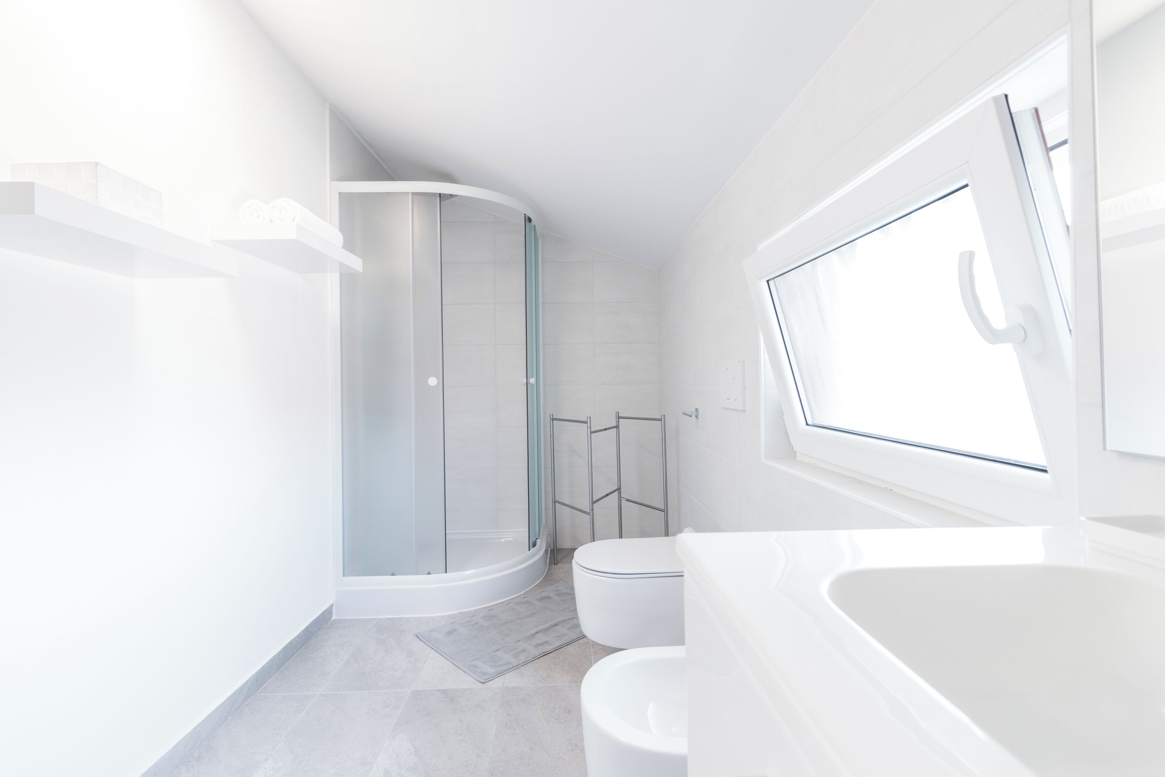 Apartemen (Three Bedroom Apartment) | Kamar mandi | Shower, pengering rambut,  dan handuk