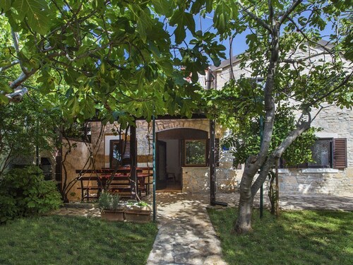 Mediterranes Ferienhaus mit Garten 200 m vom Meer