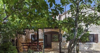 Mediterranes Ferienhaus mit Garten 200 m vom Meer