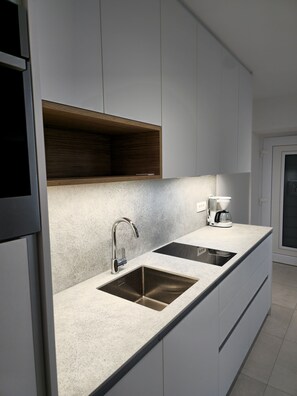 Apartment (One Bedroom Apartment) | Private kitchen