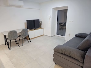 Appartement (One Bedroom Apartment) | Coin séjour